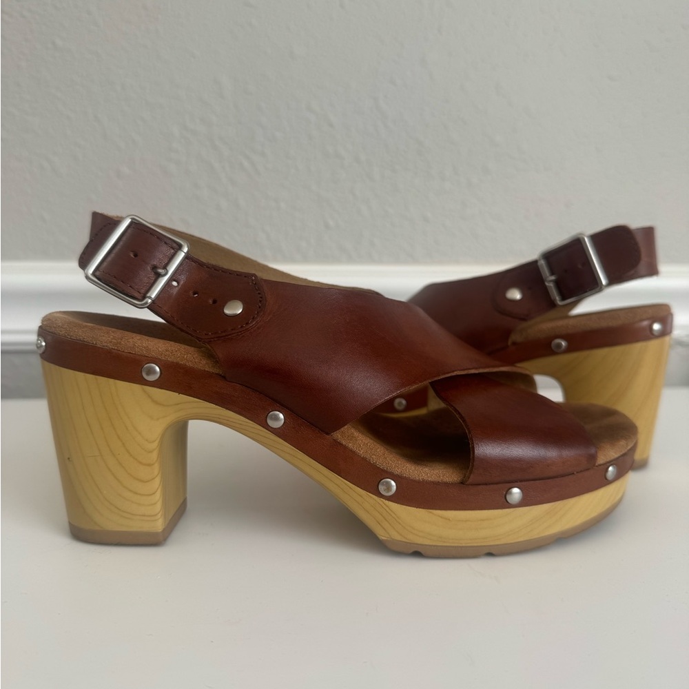Clark’s Brown Leather artisan Platform Sandals studded size 6 Normal Width Heel